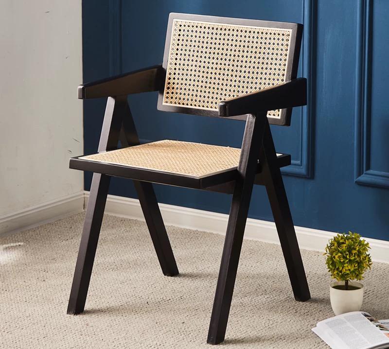 IEK1 WOOD CHAIR
