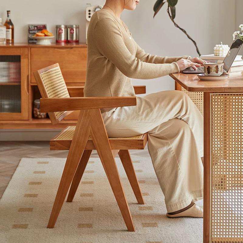 IEK1 WOOD CHAIR