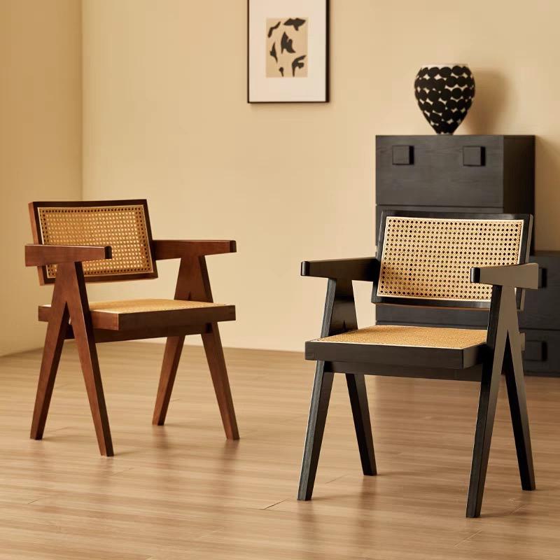 IEK1 WOOD CHAIR